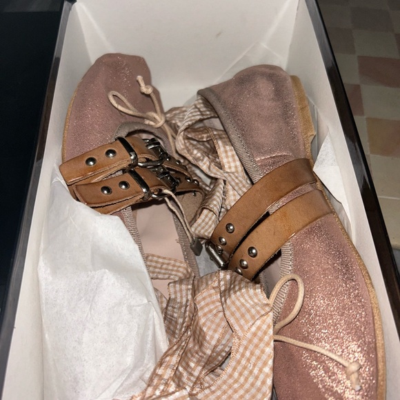 Divine folly loaded up ballet shoes like MIU MIU - Picture 4 of 4